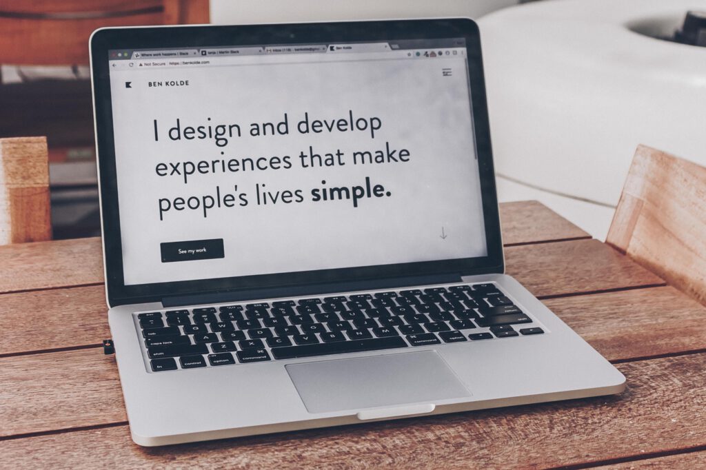 I design and develop experiences that make people's live simple.